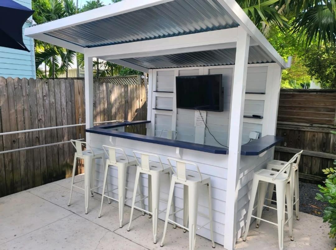 Duval Street Suite W Parking And Pool Key West Exterior photo